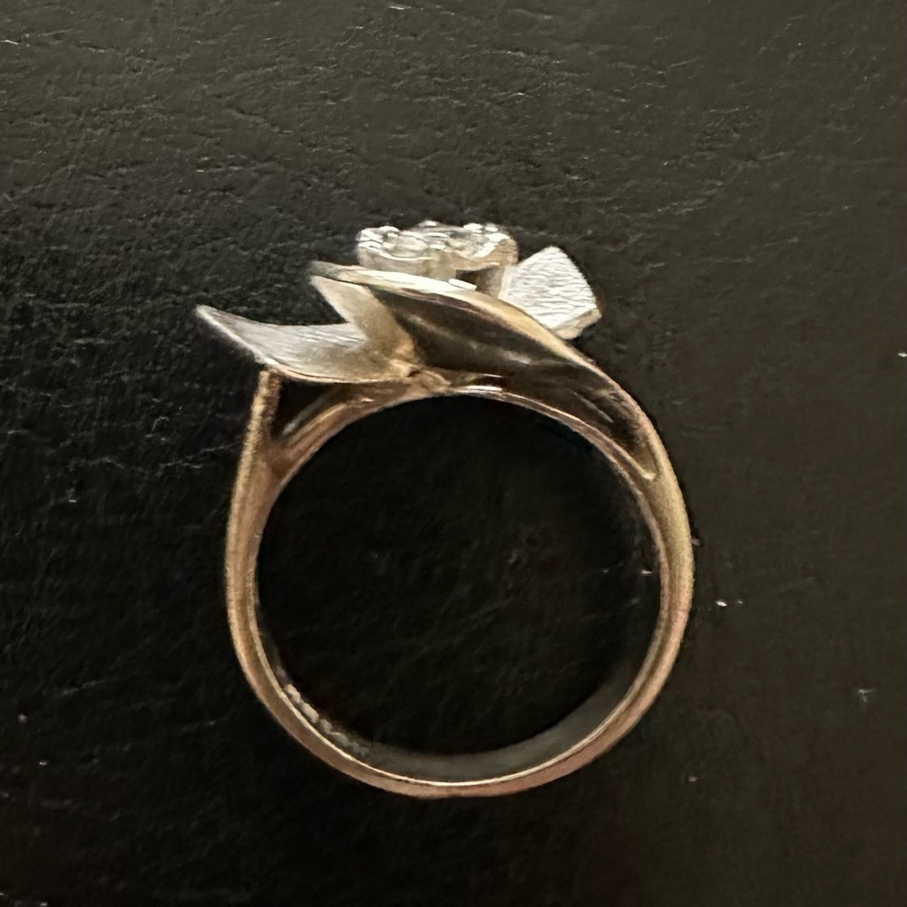 14k White Gold Diamond Ring Size 5 1/2 - Picture 5 of 13